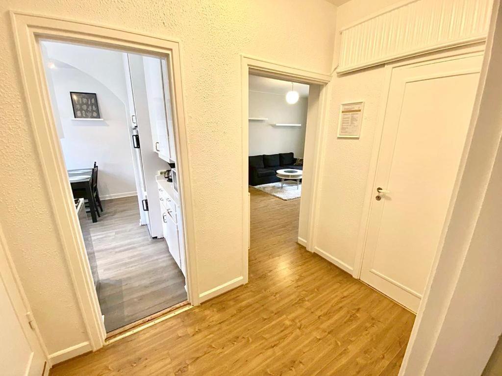 Apartment & Living *